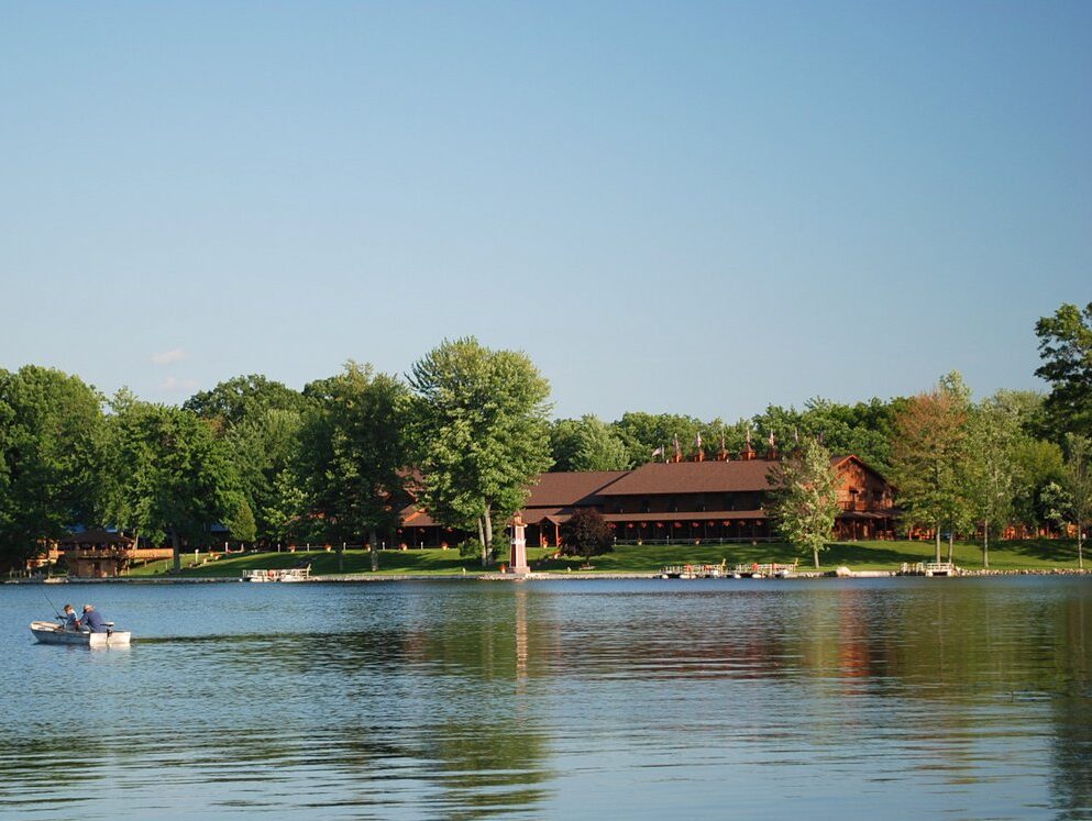 robinson-lake-shack-bed-breakfast-001